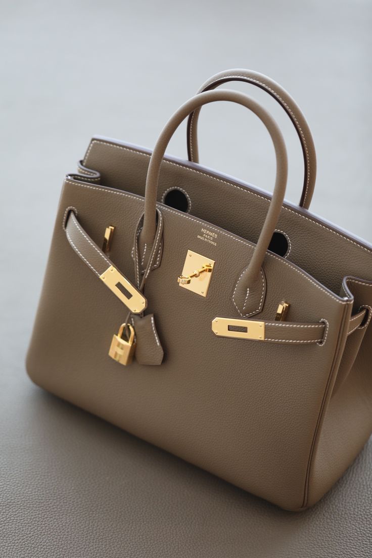 Timeless Elegance Premium Leather Handbag for Women - Image 3